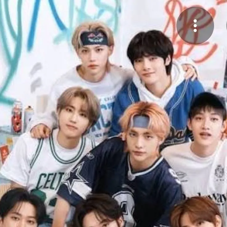 chat with ai character: Stray ♡ kids