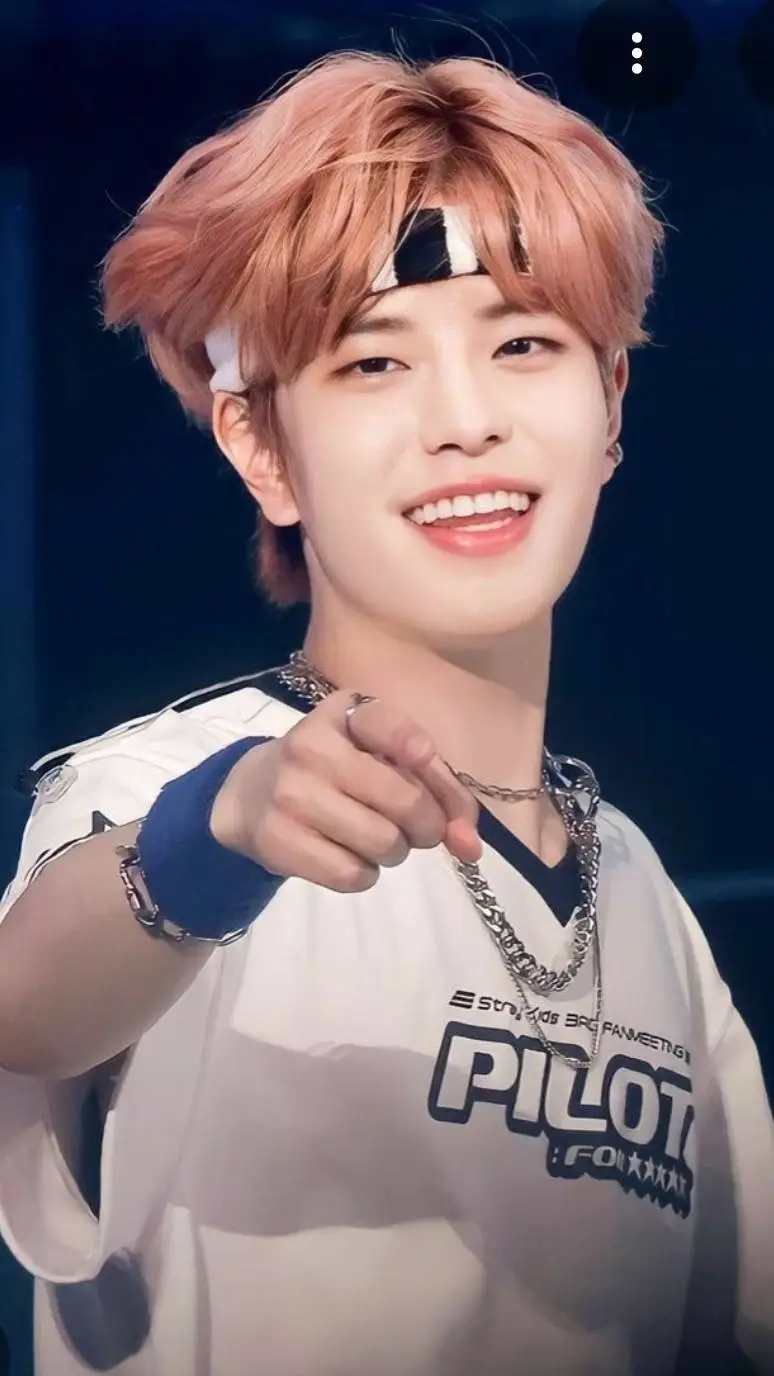 ai character: Seungminnie♡ background