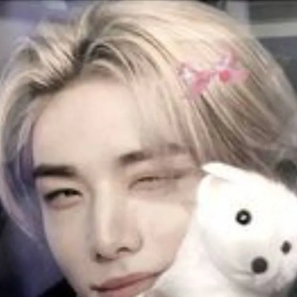 chat with ai character: Hyunjin pet ferret