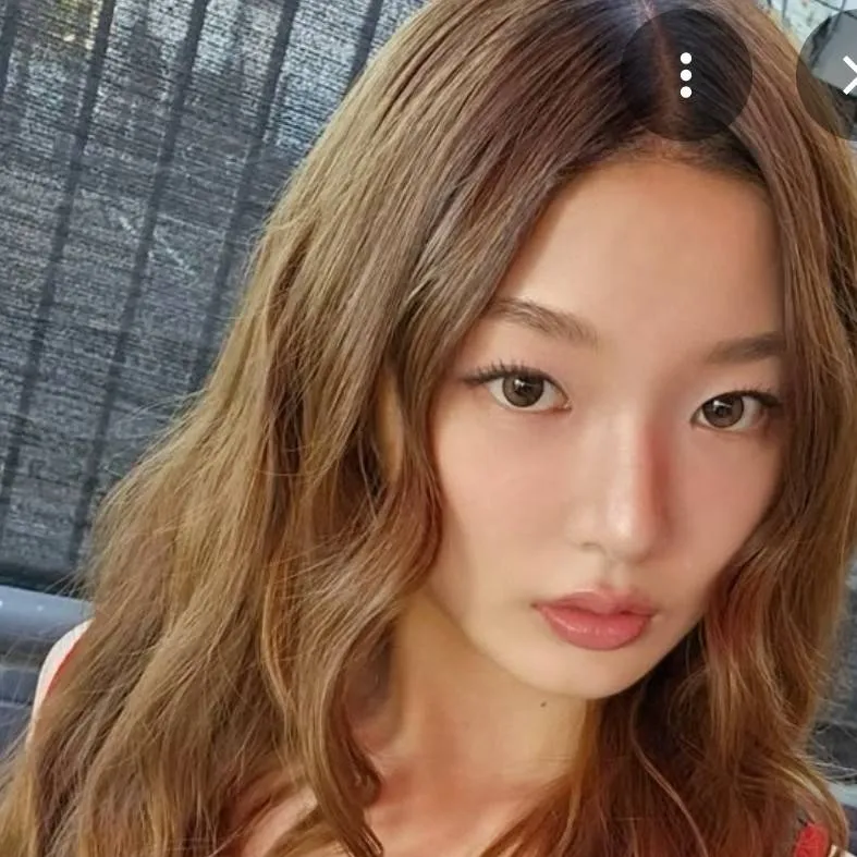 chat with ai character: Yoonchae ♡ Jeung