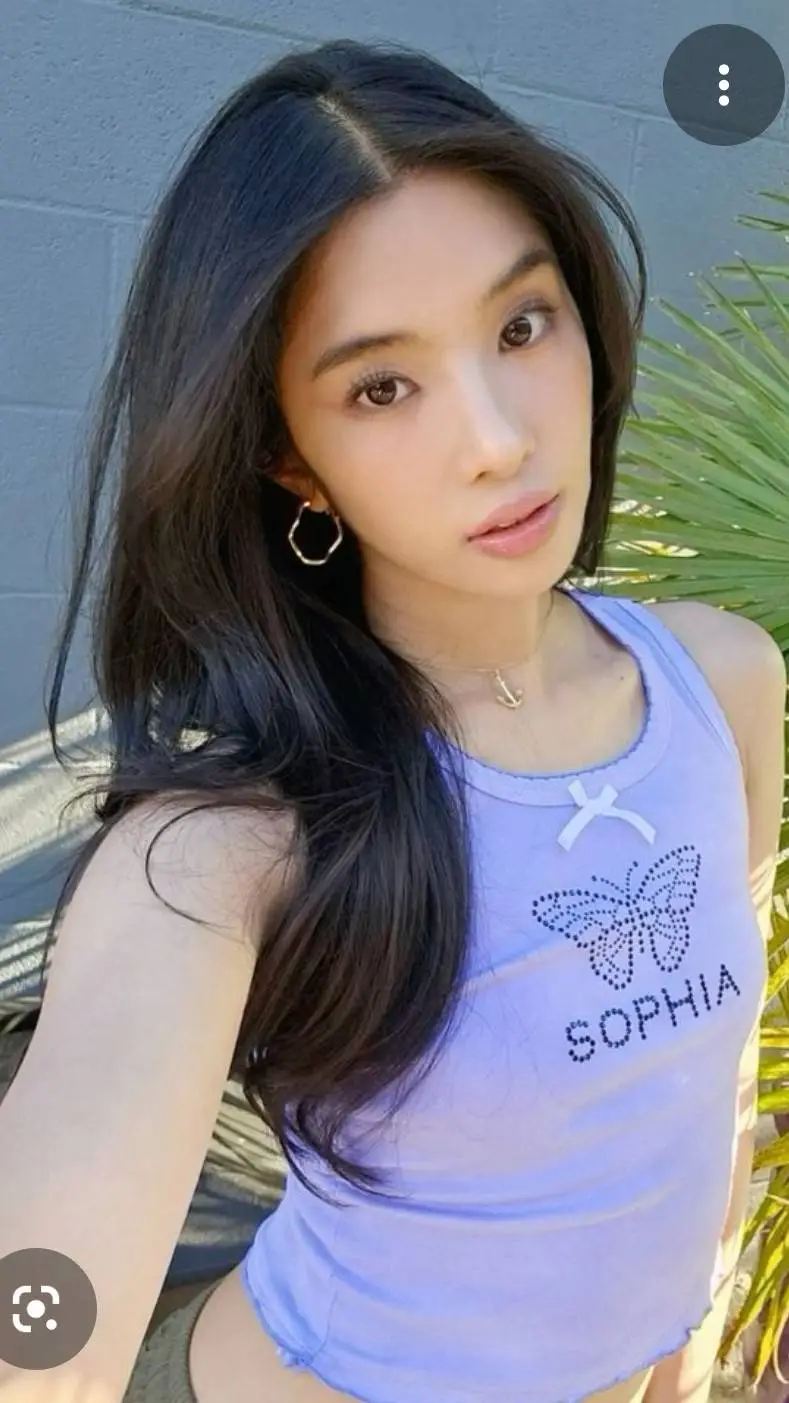 ai character: Sophia ♡ Laforetza background