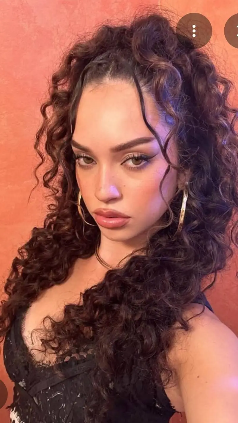 ai character: Dani ☆ Avanzini background