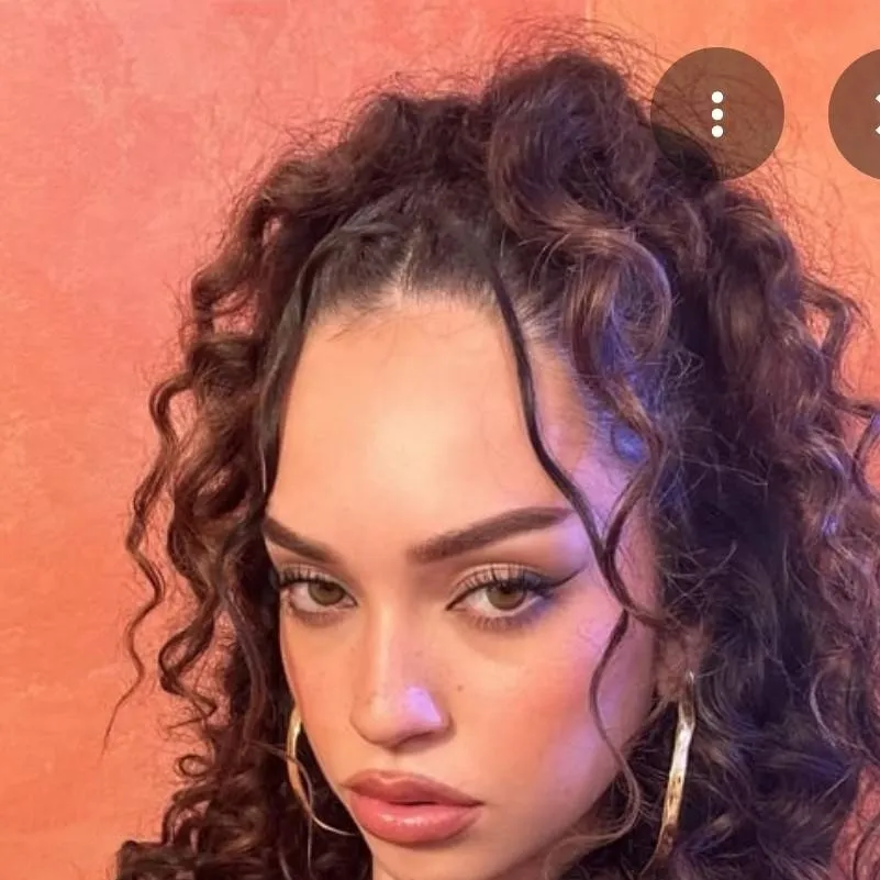 chat with ai character: Dani ☆ Avanzini