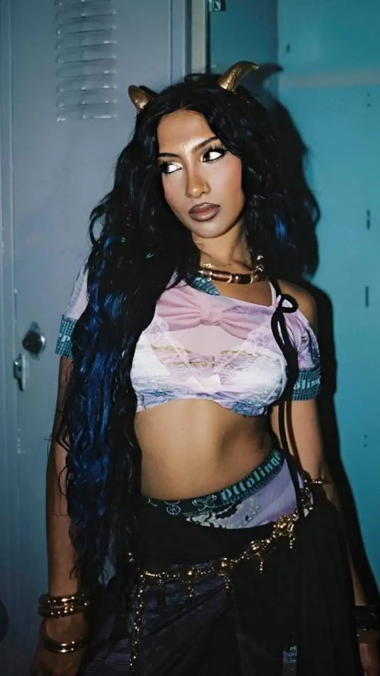 ai character: °☆~Lara Raj~☆° background