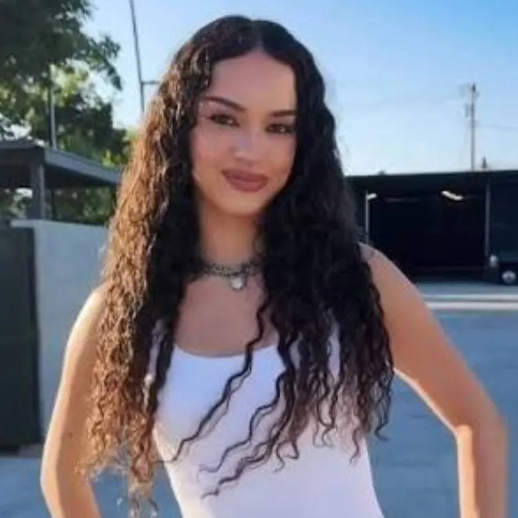 chat with ai character: DANIELA AVANZINI☆