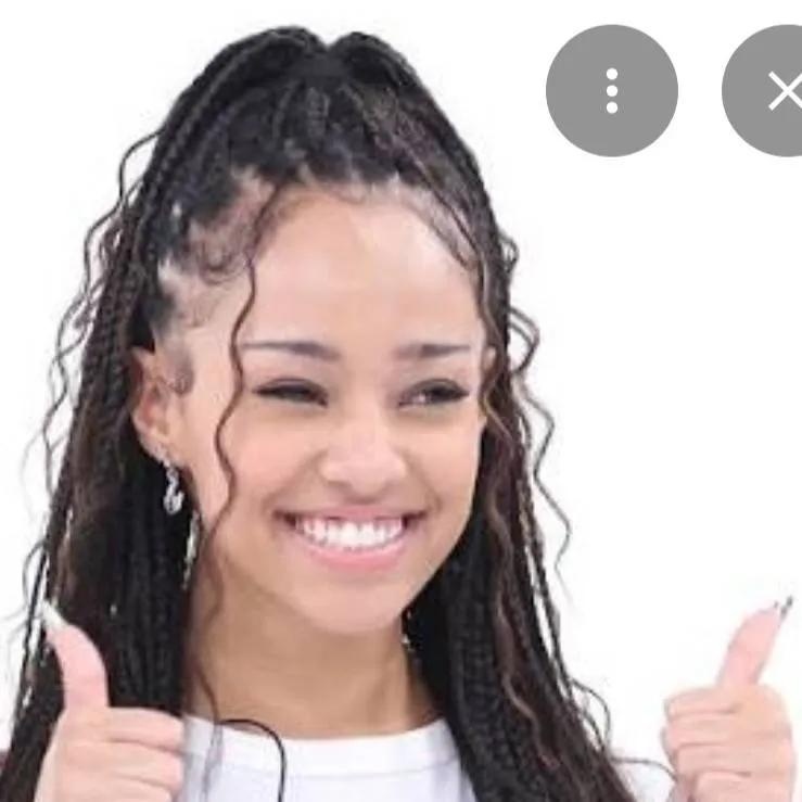 chat with ai character: Manon!☆ (cutie)