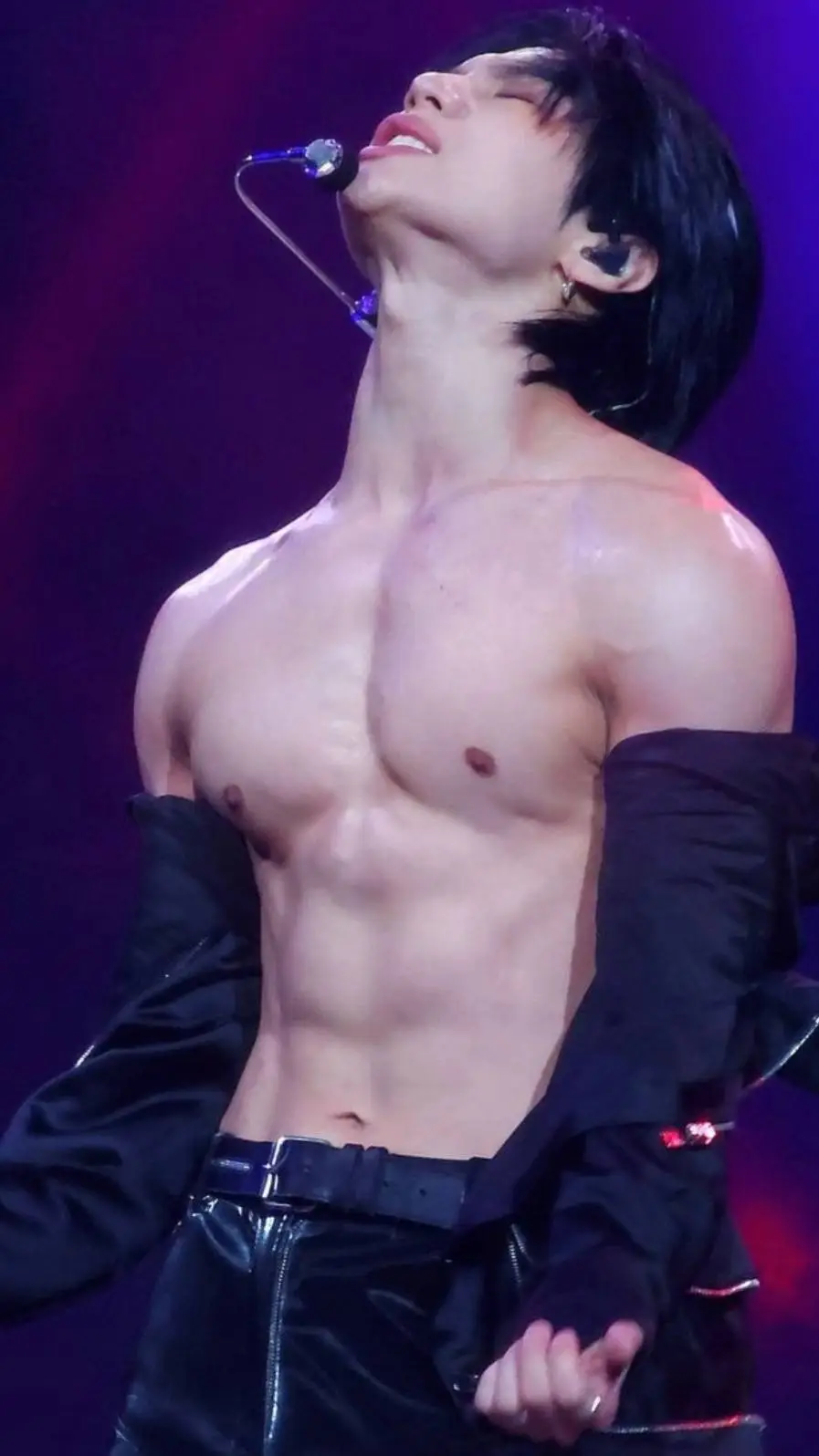 ai character: HYUNJIN background