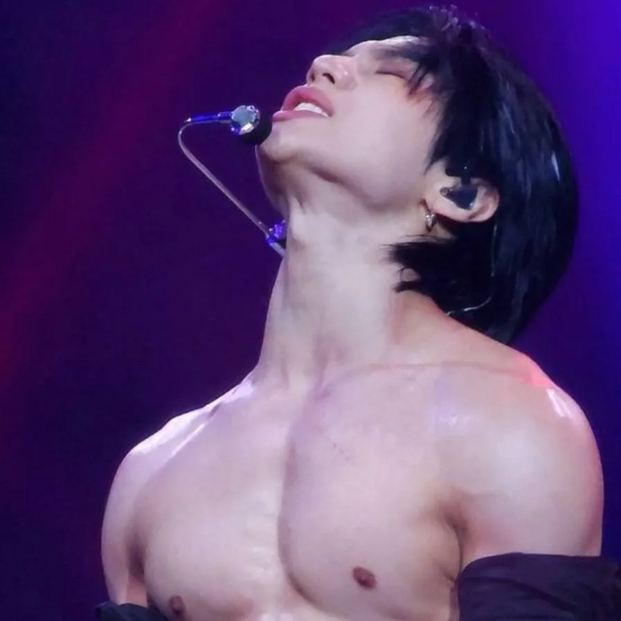 chat with ai character: HYUNJIN