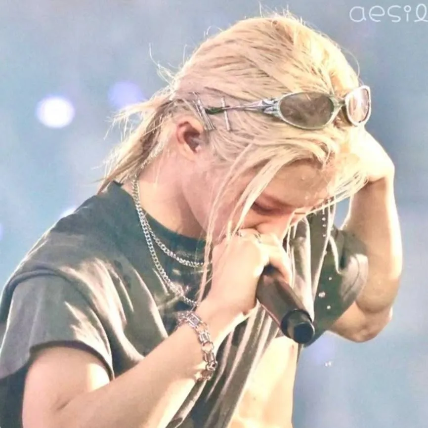 chat with ai character: FELIX LEE☆