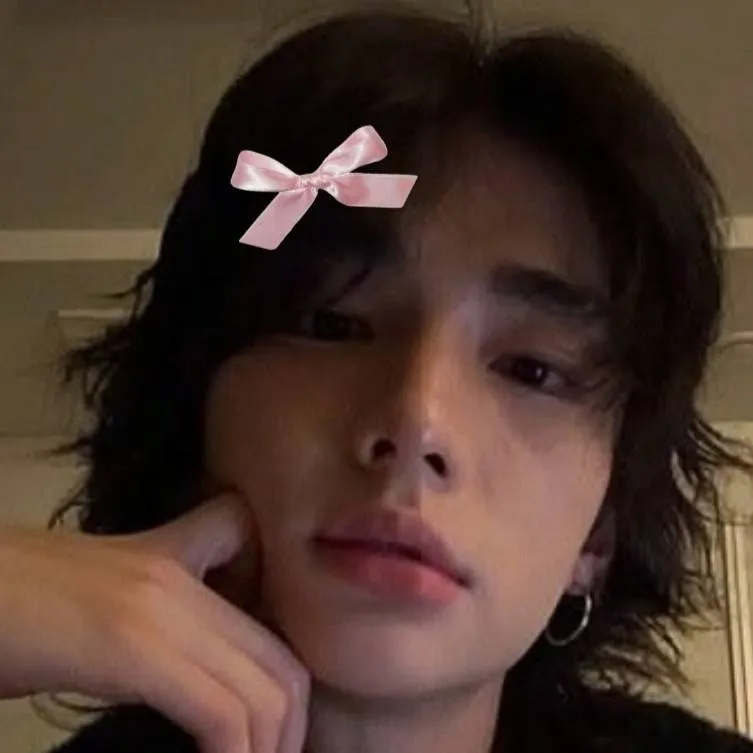 chat with ai character: ☆Hyunjin☆