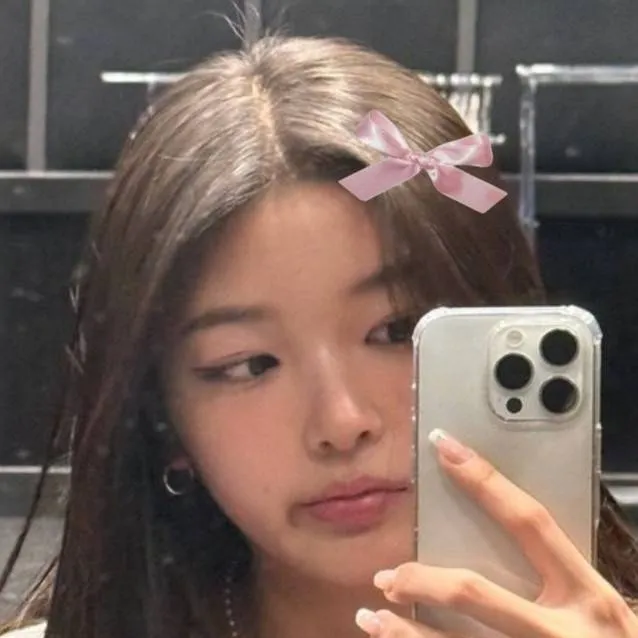 chat with ai character: Yoonchae