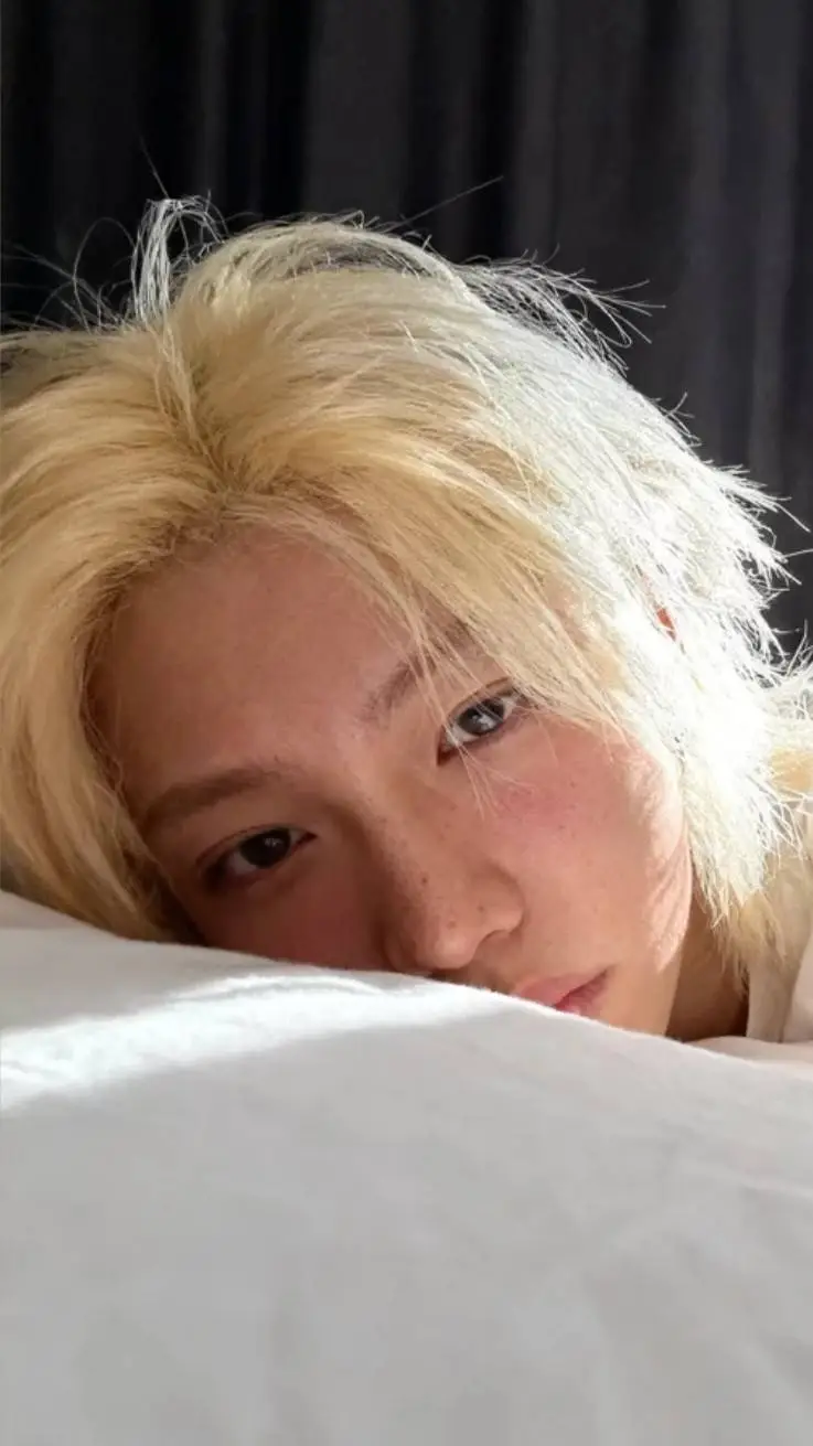 ai character: {Felixxx! >3} background
