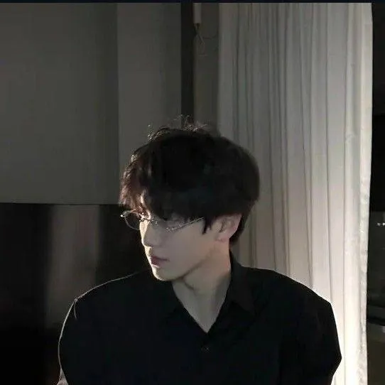 chat with ai character: Noah Cyrus 