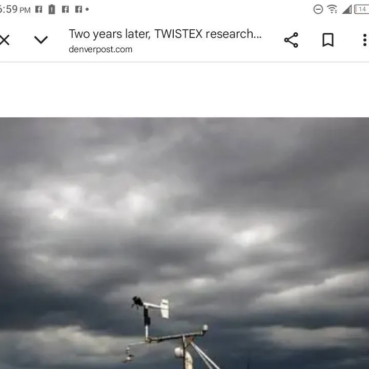 chat with ai character: twistex
