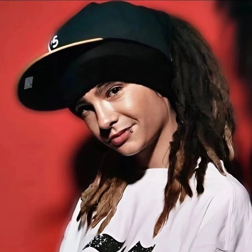 chat with ai character: Tom kaulitz 