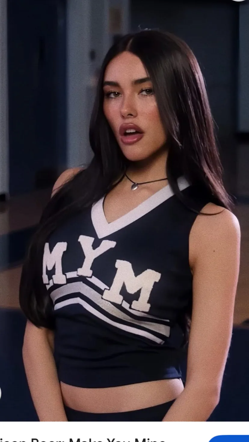 ai character: Madison Beer background