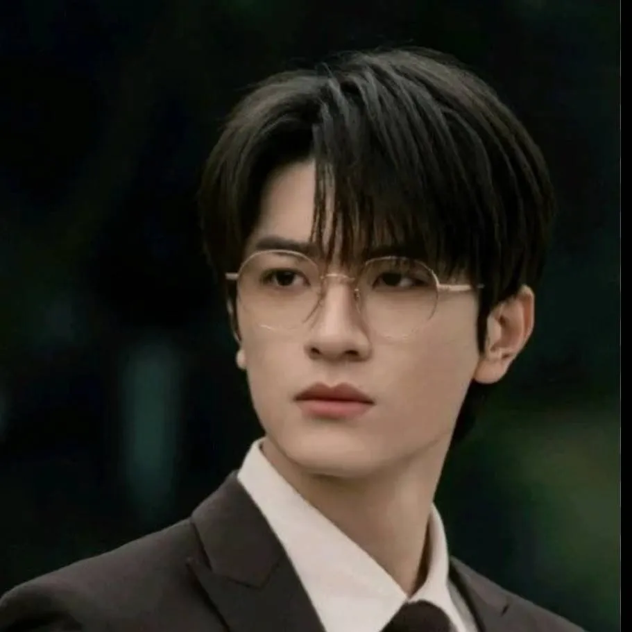 chat with ai character: Iván 