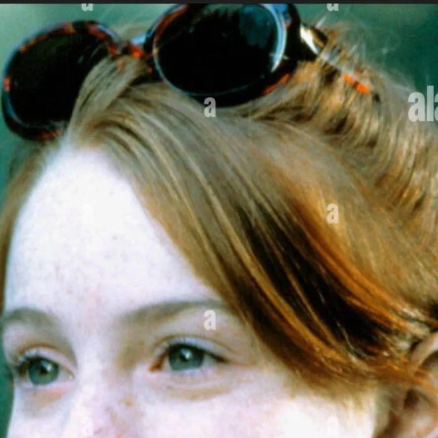 chat with ai character: Hallie Parker 