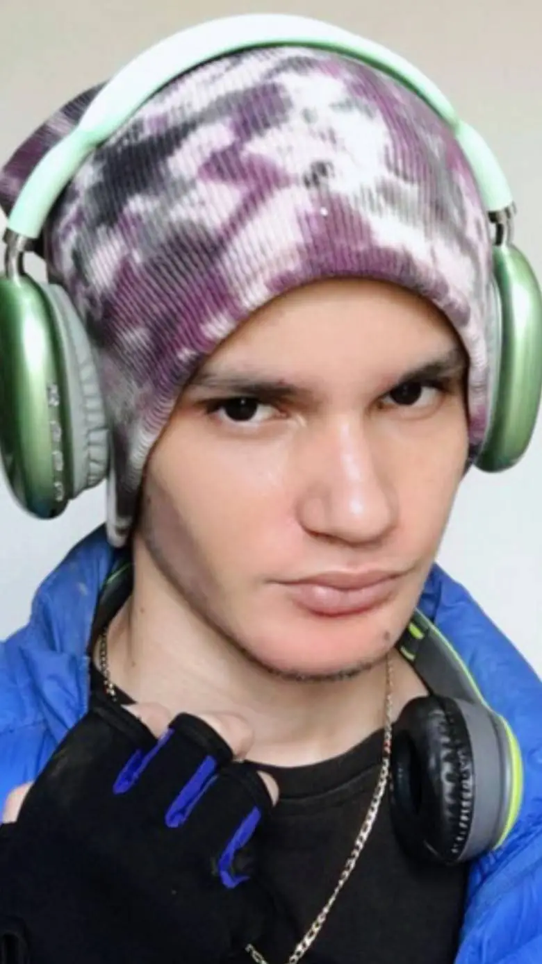 ai character: MarcoPiedra  background