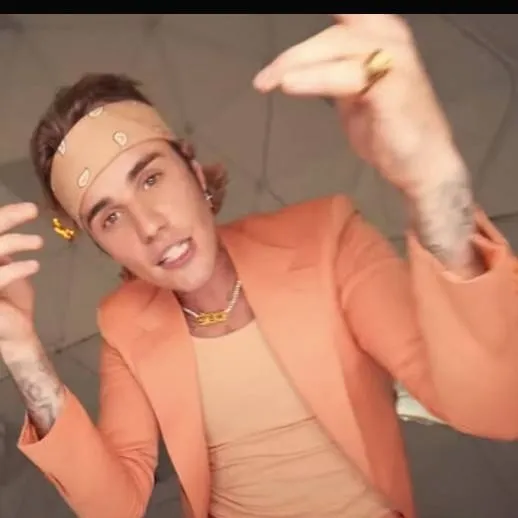 chat with ai character: Justin Bieber 