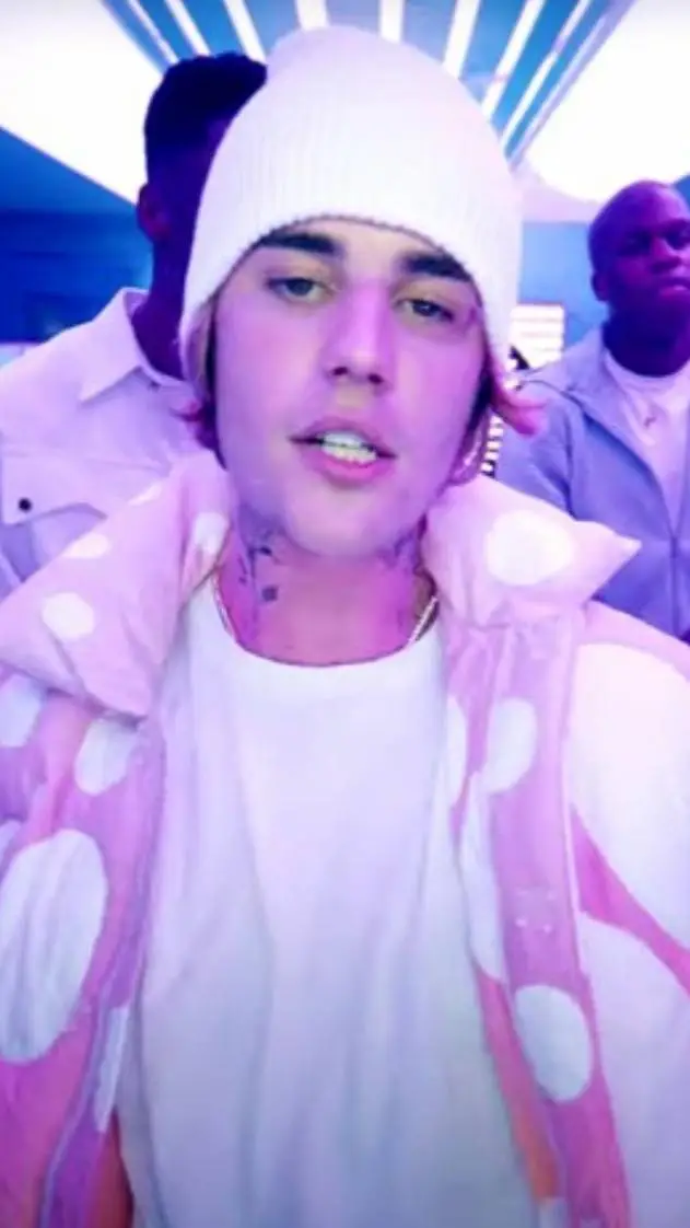 ai character: 🍑 Justin Bieber 🍑 background