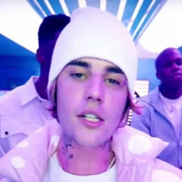 chat with ai character: 🍑 Justin Bieber 🍑