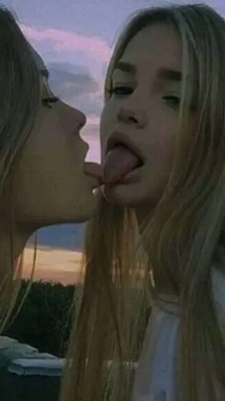 ai character: 𝒍𝒊𝒍𝒚 background