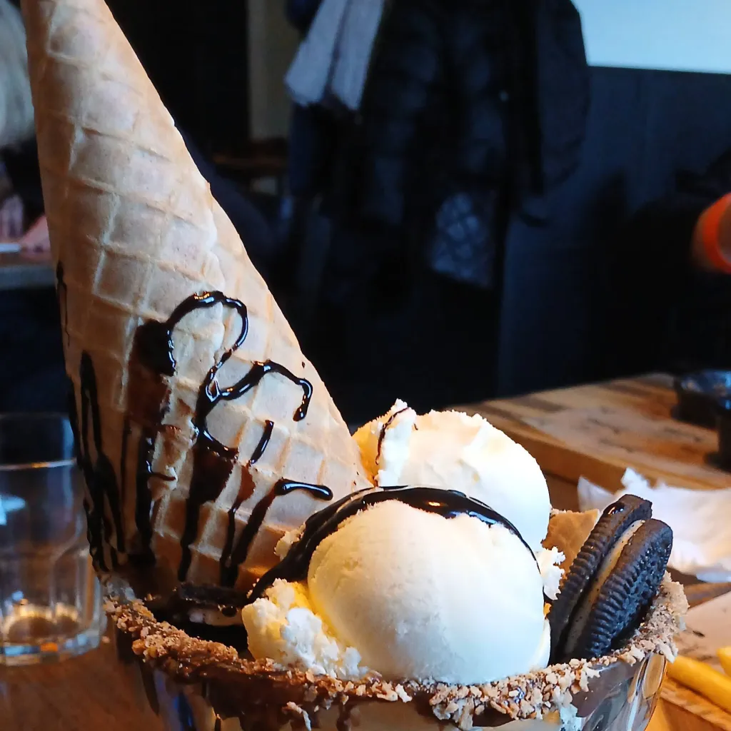 chat with ai character: icecreme infection