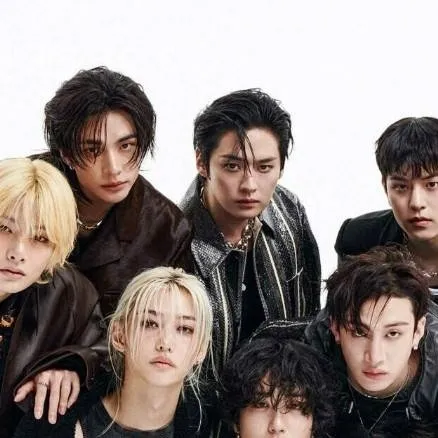 chat with ai character: straykids