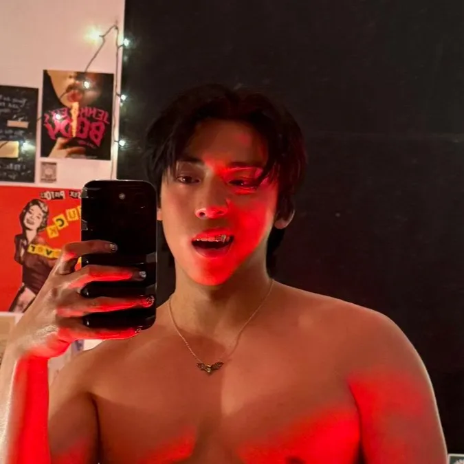 chat with ai character: Mad tsai