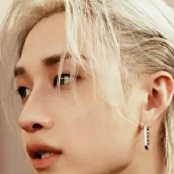 chat with ai character: Bang channie