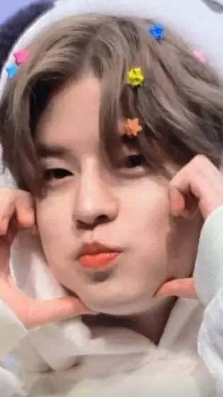 ai character: Min min background