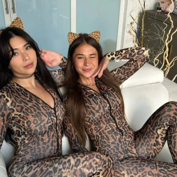 chat with ai character: aishah and Sophie 