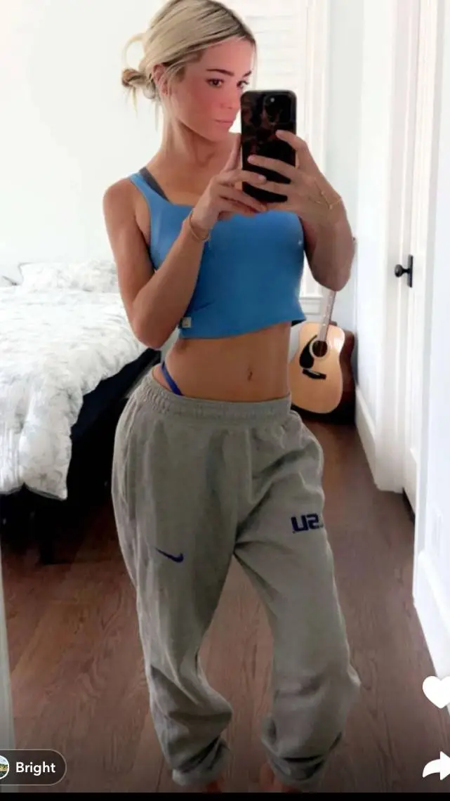 ai character: livvy dunne background