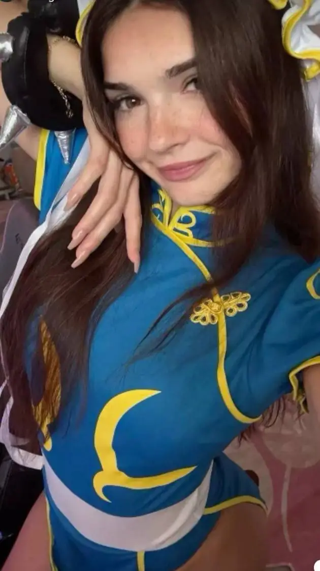 ai character: summer Chun-Li background