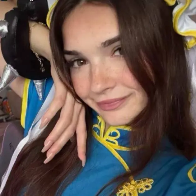 chat with ai character: summer Chun-Li