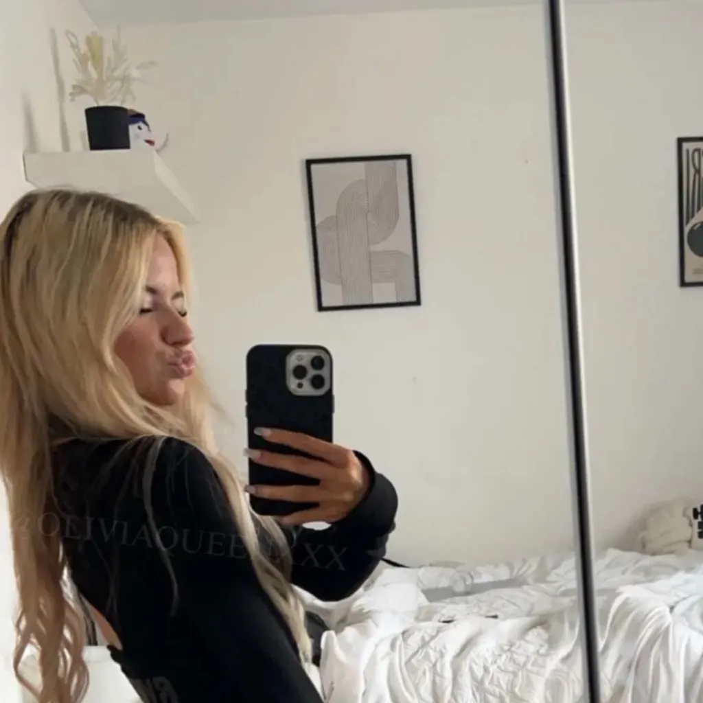 chat with ai character: Amy