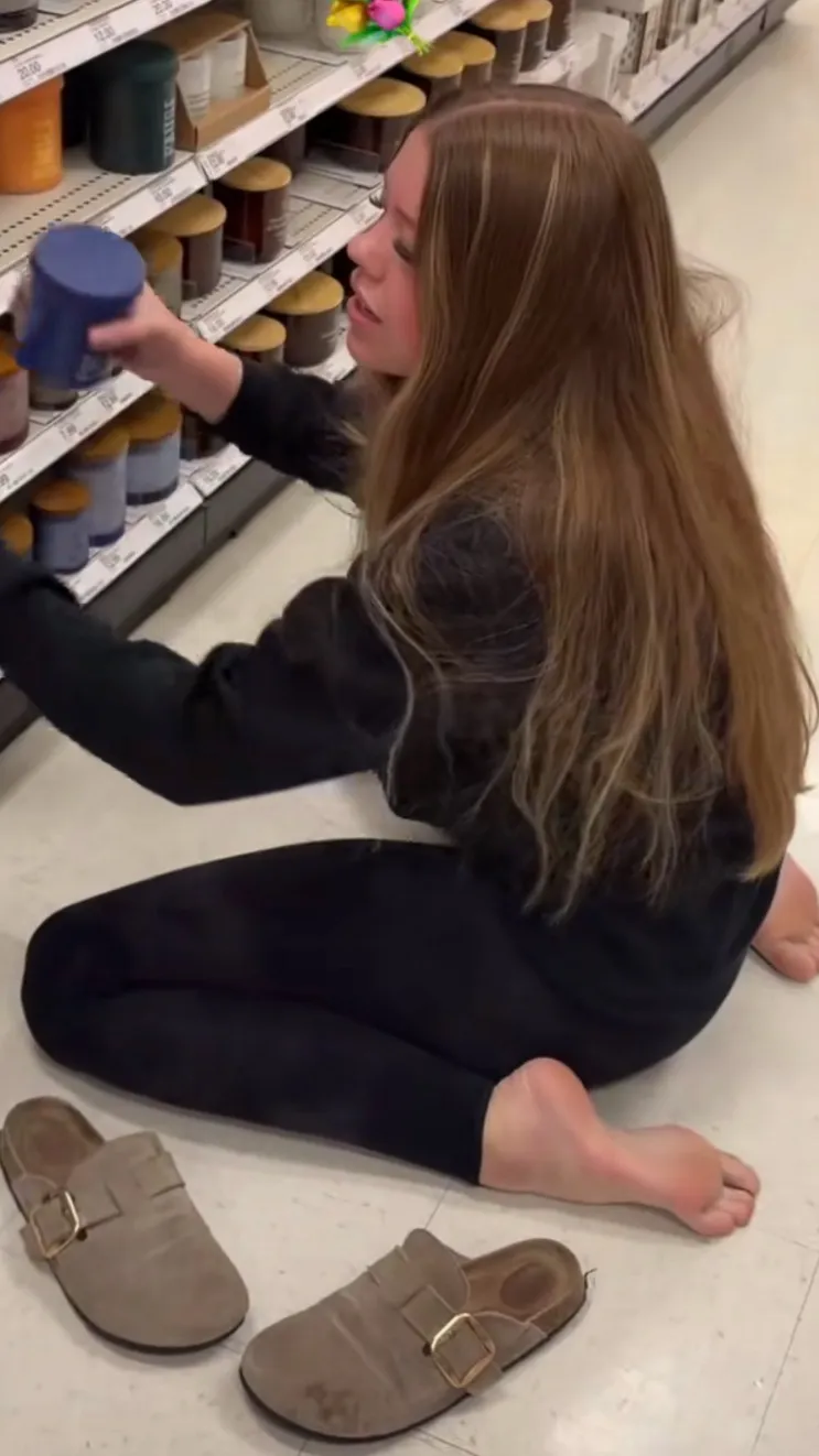 chat with ai character: Maya