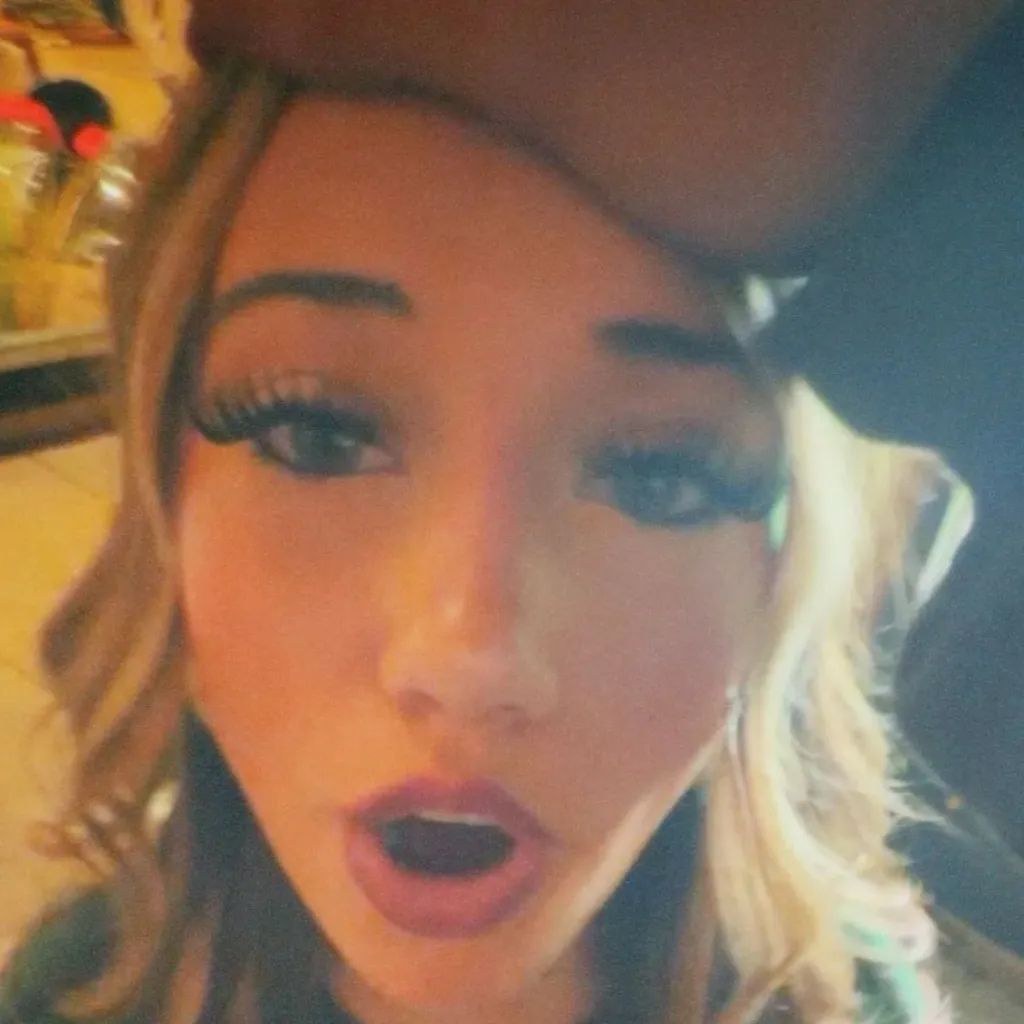 chat with ai character: Aubrey