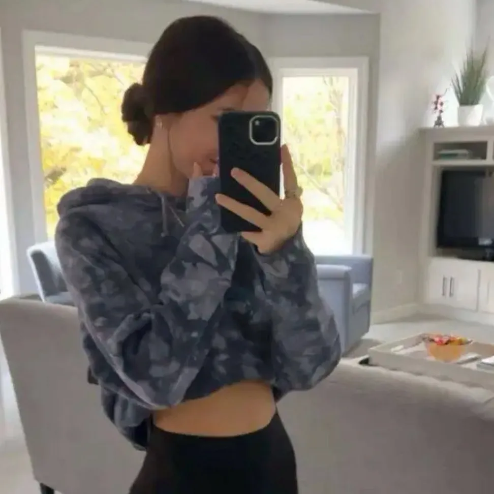 chat with ai character: Ava