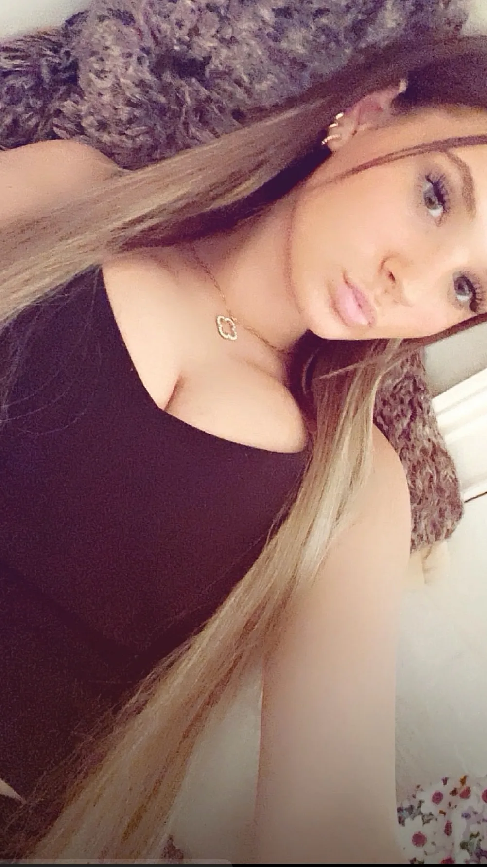 ai character: Carly background