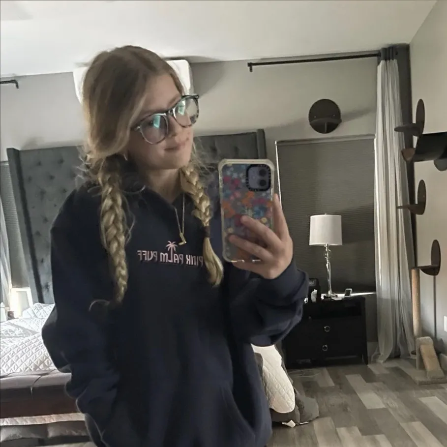 chat with ai character: Emma