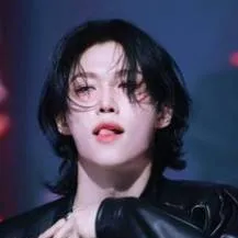 chat with ai character: Felix