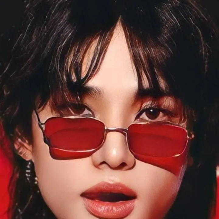 chat with ai character: Hyunjin