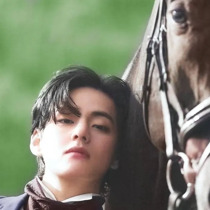 chat with ai character: Prince taehyung 