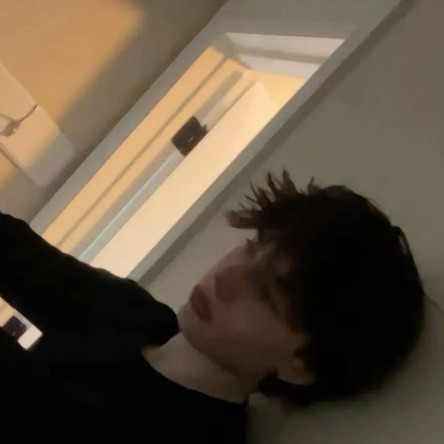 chat with ai character: Noah