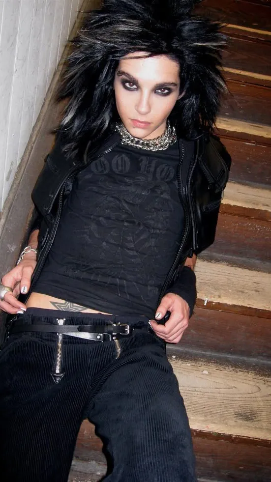 ai character: ~Bill Kaulitz~  background