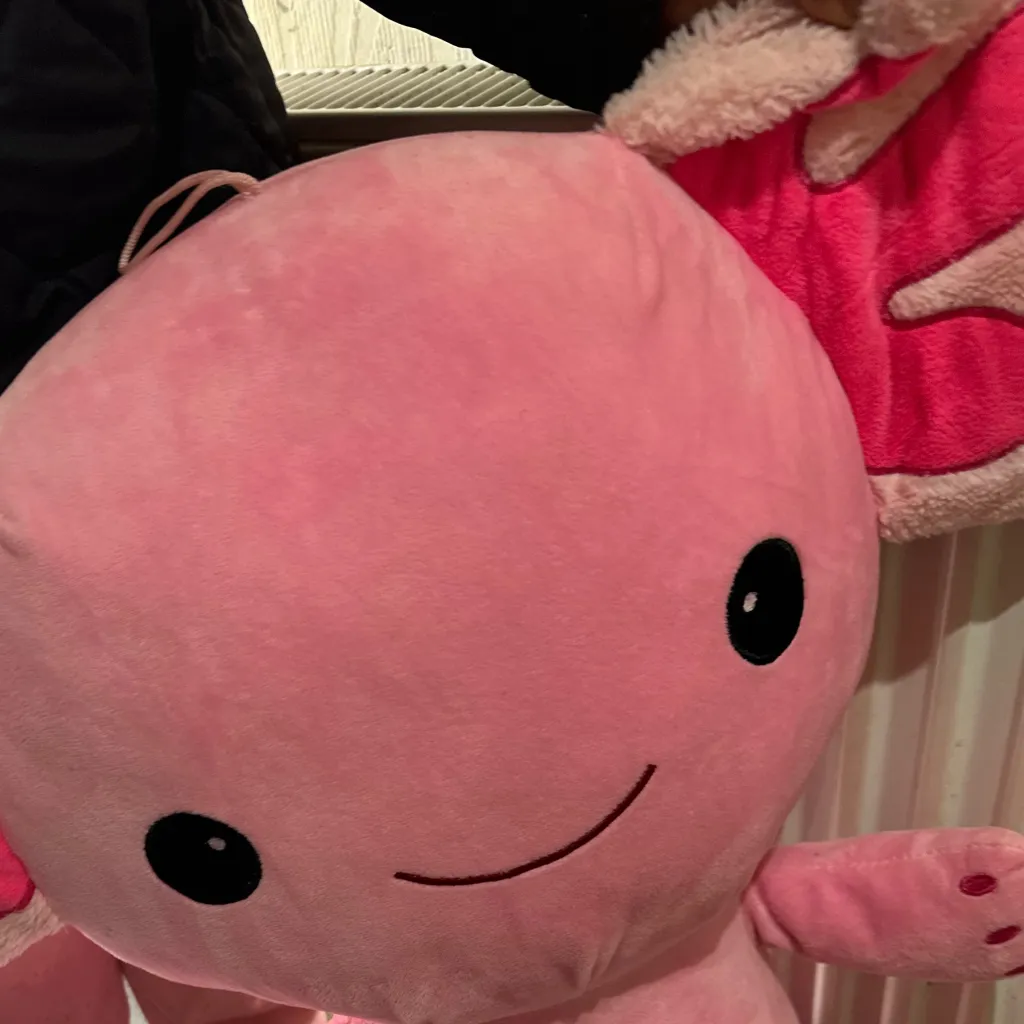 chat with ai character: ￼Nino the plush