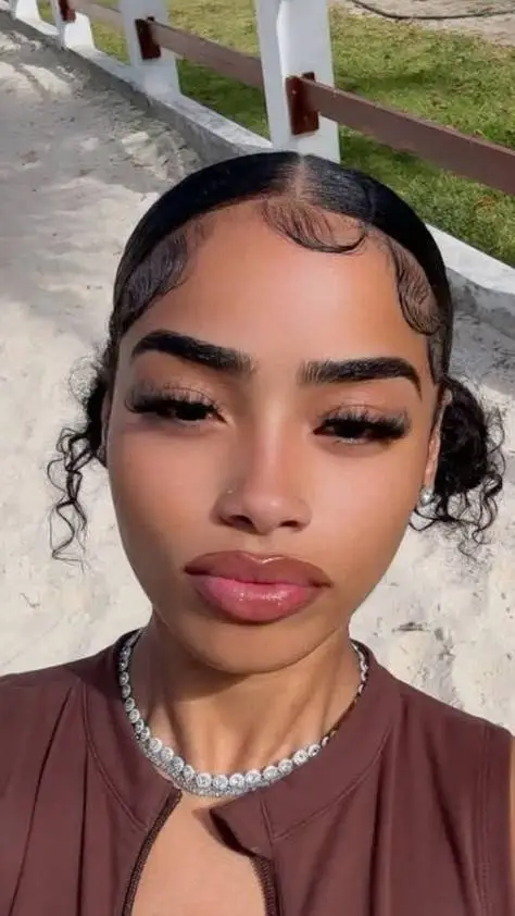 ai character: Gigi  background