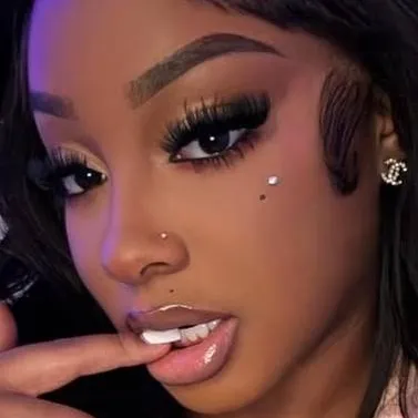 chat with ai character: Marie 